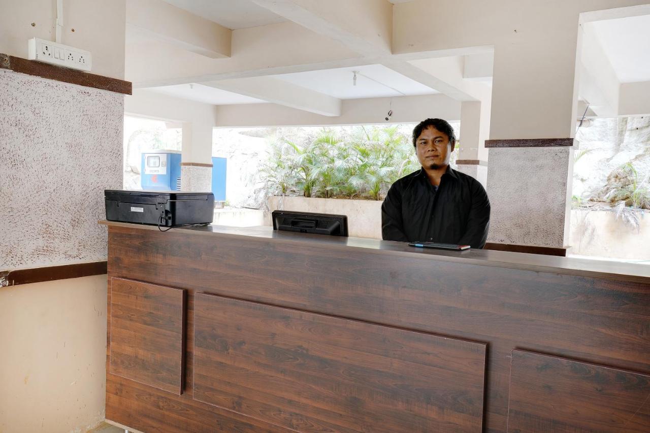 Oyo 41102 Hyderabad Elite Hotel Haidar Sahibguda Bagian luar foto
